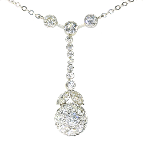 Deco Meets Belle: A French Fusion in Diamond Artistry